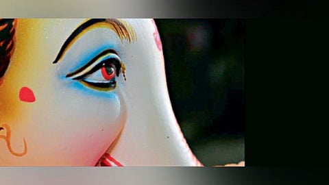 कलासक्त कर्मकठोर