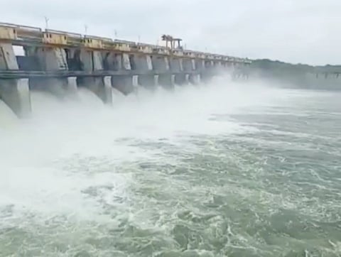 खडकपूर्णाचे १९ दरवाजे एक मीटरने उघडले