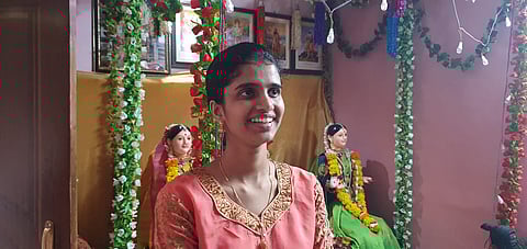 Pune : भालेकर चाळीत राहणारी मनाली पवळे झाली CA