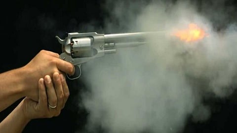 कोल्हापुरात कळंबा तलाव परिसरात गोळीबार; तरूणी  जखमी