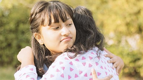 मित्र-मैत्रिणींसोबत लव्ह सिक्रेट शेअर करताय? 'ही' घ्या काळजी