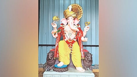 सोलापूर : छत्रपती शिवाजी सांस्कृतिक मंडळची देखणी गणेश मूर्ती