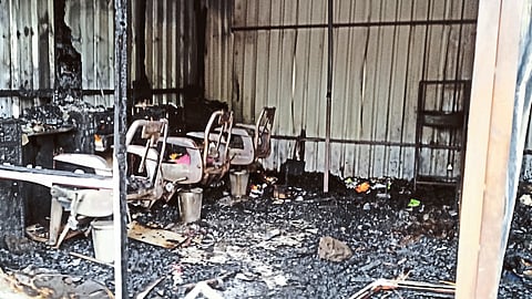 fire in niphad city burnt down nine shops