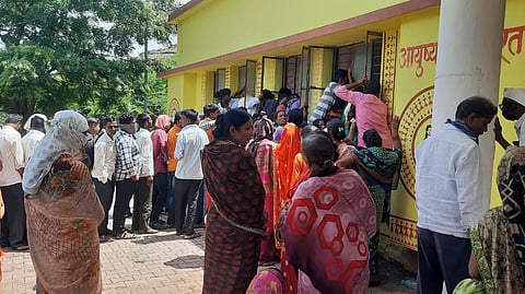 crowd during vaccination