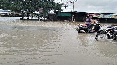 नांदेड शहरातील सखल भागामध्ये मोठ्या प्रमाणावर पाणी साचल्याने नागरिकांची एकच तारांबळ उडाली.