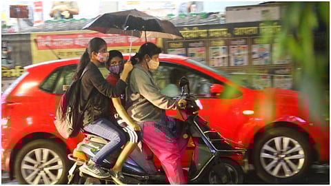 Image Gallery: पुण्यात जोरदार पावसाला सुरुवात, नागरिकांची त्रेधातिरपट!