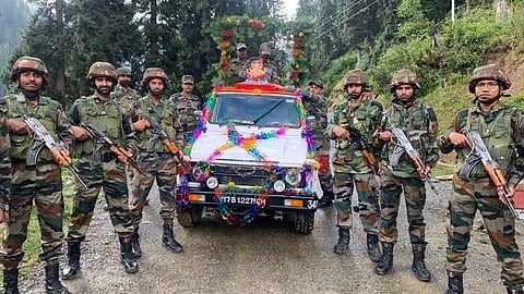 सैन्यदल आणि स्थानिकांनी केली श्रींची प्रतिष्ठापना