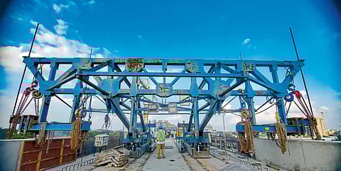 Nagpur Metro : विनापिलरने मेट्रोने उभारला पूल