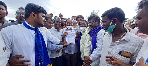 मांजरीत चिक्कोडी-मिरज मार्ग रोखला