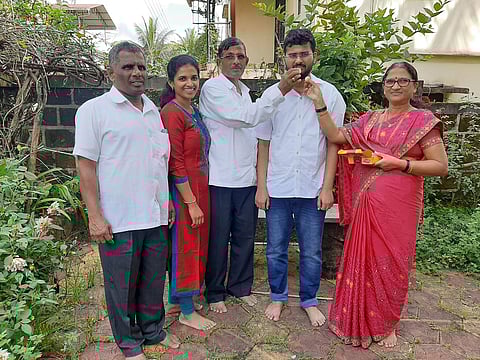 कोल्हापूर: 'आनंद' यांच्या यशाने दारवाडात जल्लोष; देशात ३२५ वा