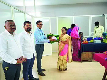 श्री अंबाबाईच्या प्रसाद; साड्या खरेदी-विक्रीला प्रतिसाद