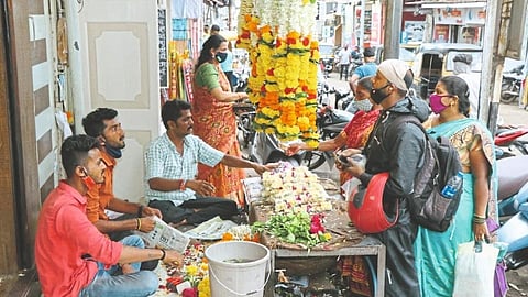 गणेशोत्सवामुळे पुष्पहारांचे दर दुप्पट; गुलछडीचा दर 800 रुपये किलो