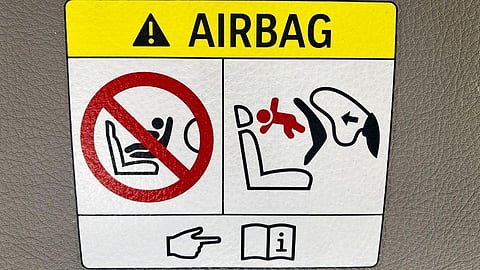 आता लहान कारमध्ये देखील एअरबॅग्स; नितीन गडकरींनी केलं सुतोवाच