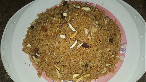 खमंग चवीचा चपाती मलिदा बनवताना 'या' खास घटकांचा वापर करताय?