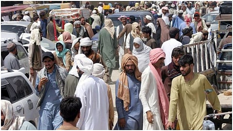 Afgani people at border