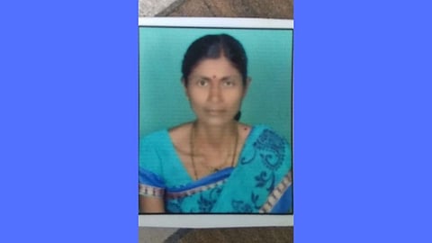 पतीने वाचविला दोघींचा जीव अन् पत्नी गेली वाहून, मग...