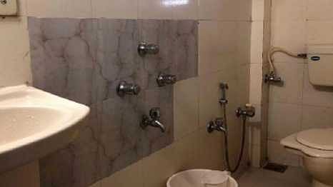 मालाड: महिलेला टॉयलेटमध्ये डांबून लुटलं घर