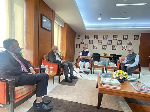 रुपी’ साठी रिझर्व्ह बँकेच्या डेप्युटी गव्हर्नरना साकडे