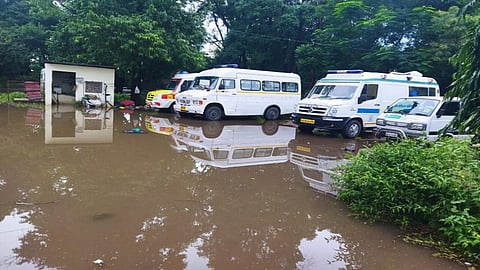 औरंगाबाद - घाटी रुग्णालयासह परिसराला पावसामुळे तळ्या रुप आले आहे.