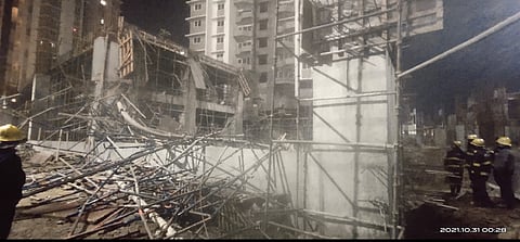 बांधकाम सुरू असलेल्या ठिकाणी स्लॅब कोसळल्याची घटना