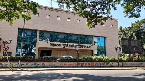 घोरपडी : वानवडीतील महात्मा फुले सांस्कृतिक भवन मध्ये सोयीसुविधांचा अभाव
