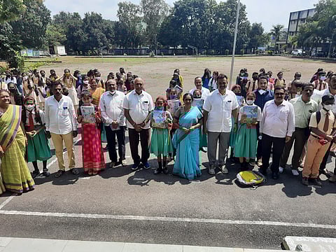 विश्रांतवाडी परिसरात विद्यार्थ्यांचे अनोख्या पद्धतीने स्वागत