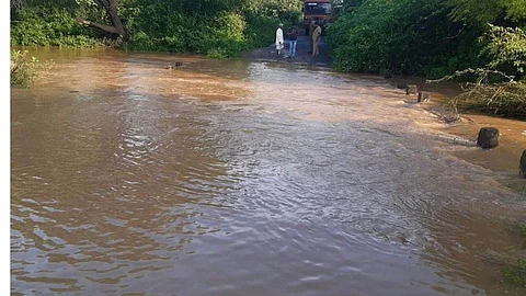 अक्कलकोट तालुक्याला पुन्हा पावसाने झोडपले! बोरी उमरगे व मोट्याळ रस्ता बंद