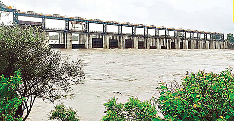 Nanded : विष्णुपुरीच्या पाच दरवाजातून विसर्ग सुरूच