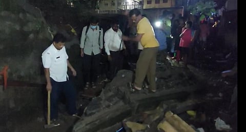 भिंत पडून एकाचा मृत्यू एक गंभीर