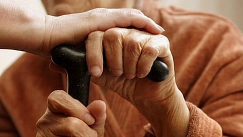 शहरातील ज्येष्ठांची आर्त हाक