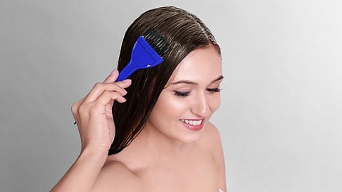 हेअर डायमुळे कमी वयात केस पांढरे होण्याचा धोका?