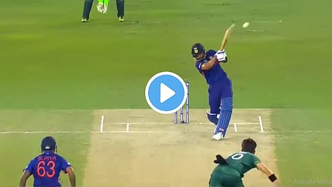 Virat-Kohli-Six