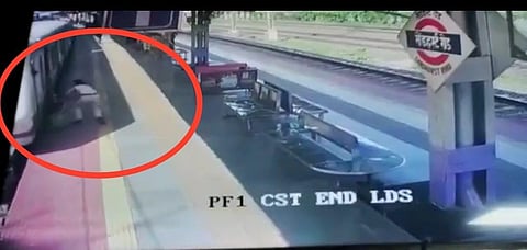 sand hurst road railway station