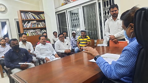 विमानतळाच्या अटीमुळे विकासाला बाधा न येण्यासाठी प्रयत्न करणार : चव्हाण