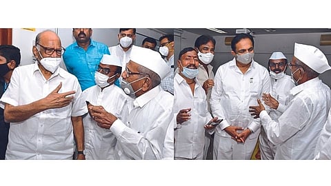 Sharad Pawar was overwhelmed by the visit of a close friend