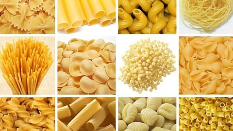 पास्ता वेगवेगळ्या आकारात केला जातो.