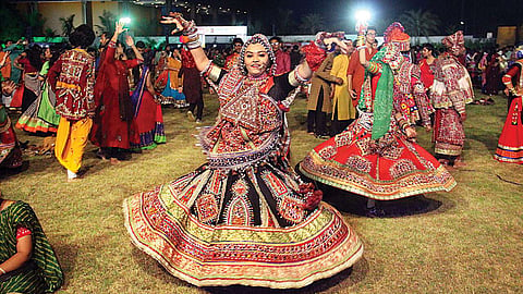 Navratri Utsav : शनिवारी गरबा रात्री बारा वाजेपर्यंत; जिल्हाधिकाऱ्यांचा आदेश