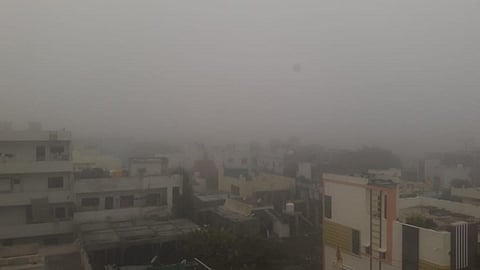नांदेड शहरावर धुक्याची चादर पसरली होती.