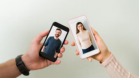 ऑनलाइन डेटिंग प्रोफाईलसाठी फोटो निवडताना, फॉलो करा 'या' टिप्स