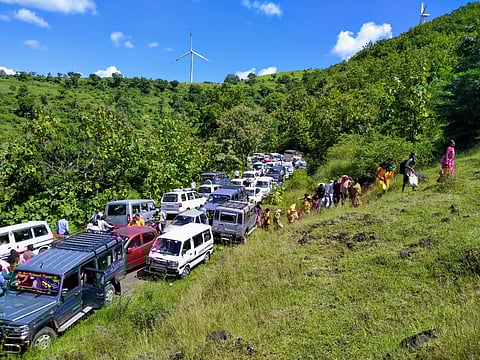 घाटामध्ये वाहतूक ठप्प