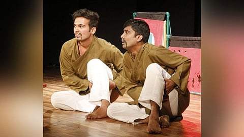 पुणे : रोखलेल्या श्वासांनी रंगमंच जीवंत झाला