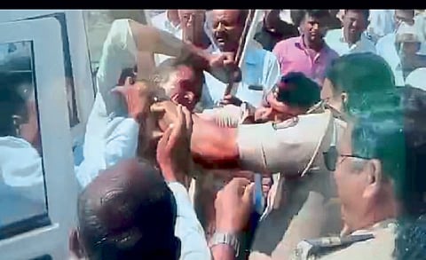 अतिक्रमणधारकांकडून ‘पीआय’सह पोलिसांना मारहाण