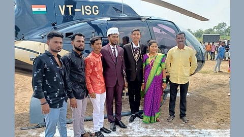 पुण्याहून हेलिकॉप्टरने आणून लावले पुतणीचे लग्न
