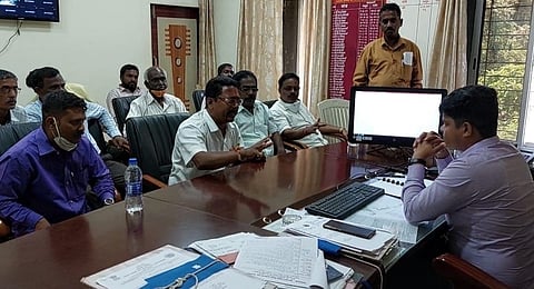 पोट कालव्यांच्या पूर्णत्वाची डेडलाईन द्या : रोणापल सरपंच