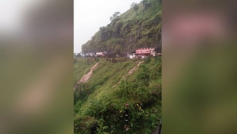 घाटात दरड कोसळली