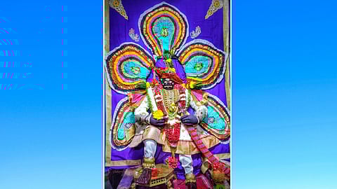 दख्खनचा राजा श्री जोतिबाची सोहन कमळ पुष्पातील  महापूजा