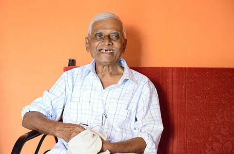 साहित्यिक महादेव मोरे
