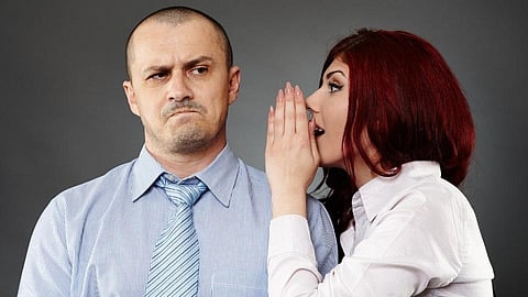 पार्टनरसोबत शेअर करू नका 'हे' सिक्रेट, नाते होऊ शकते खराब!