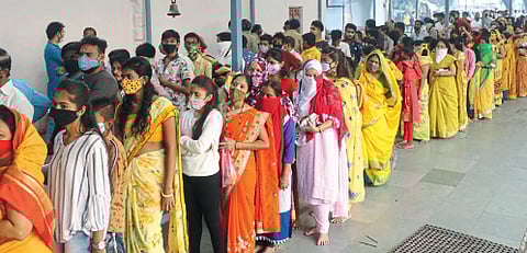 दर्शनासाठी पहाटेपासूनच रांगा