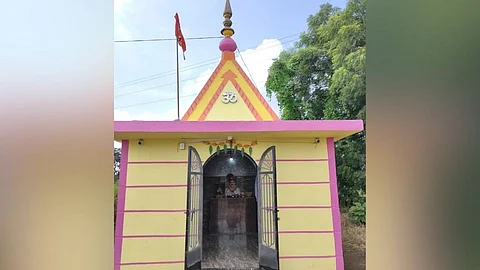 जन्मदात्याच्या स्मृती जपण्यासाठी मृणालने बांधले वडिलांचे मंदिर !